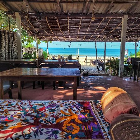 Surya Beach Cafe And Stay Gokarna  Buitenkant foto