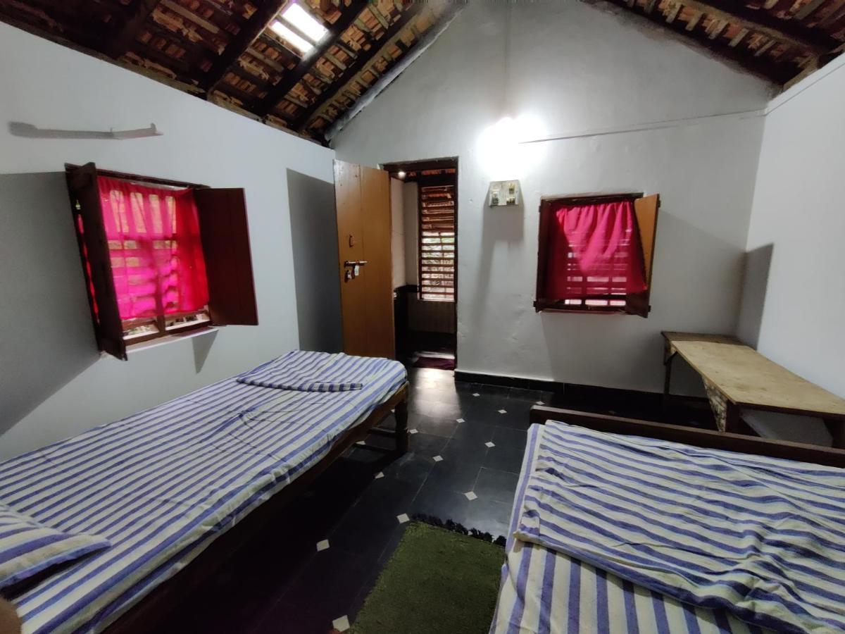 Surya Beach Cafe And Stay Gokarna  Kamer foto