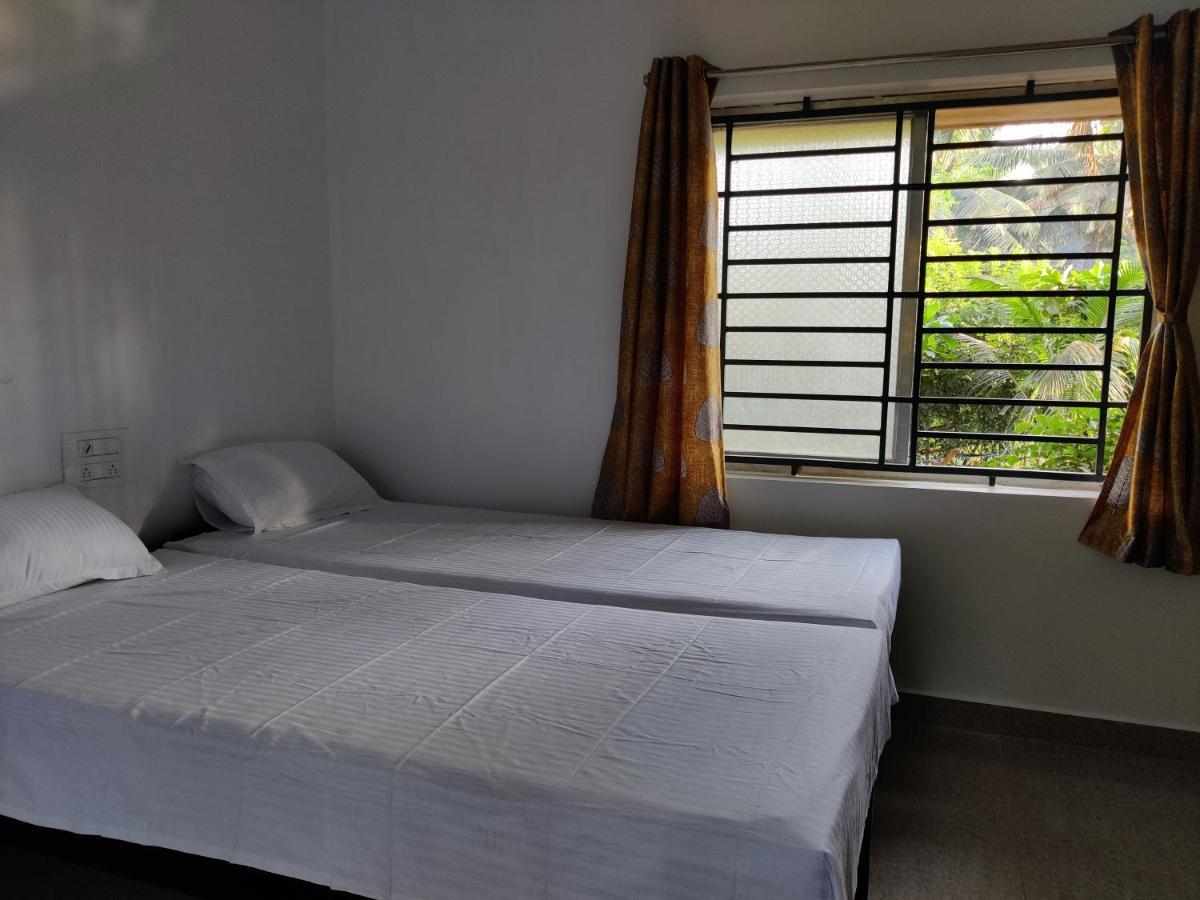 Surya Beach Cafe And Stay Gokarna  Buitenkant foto
