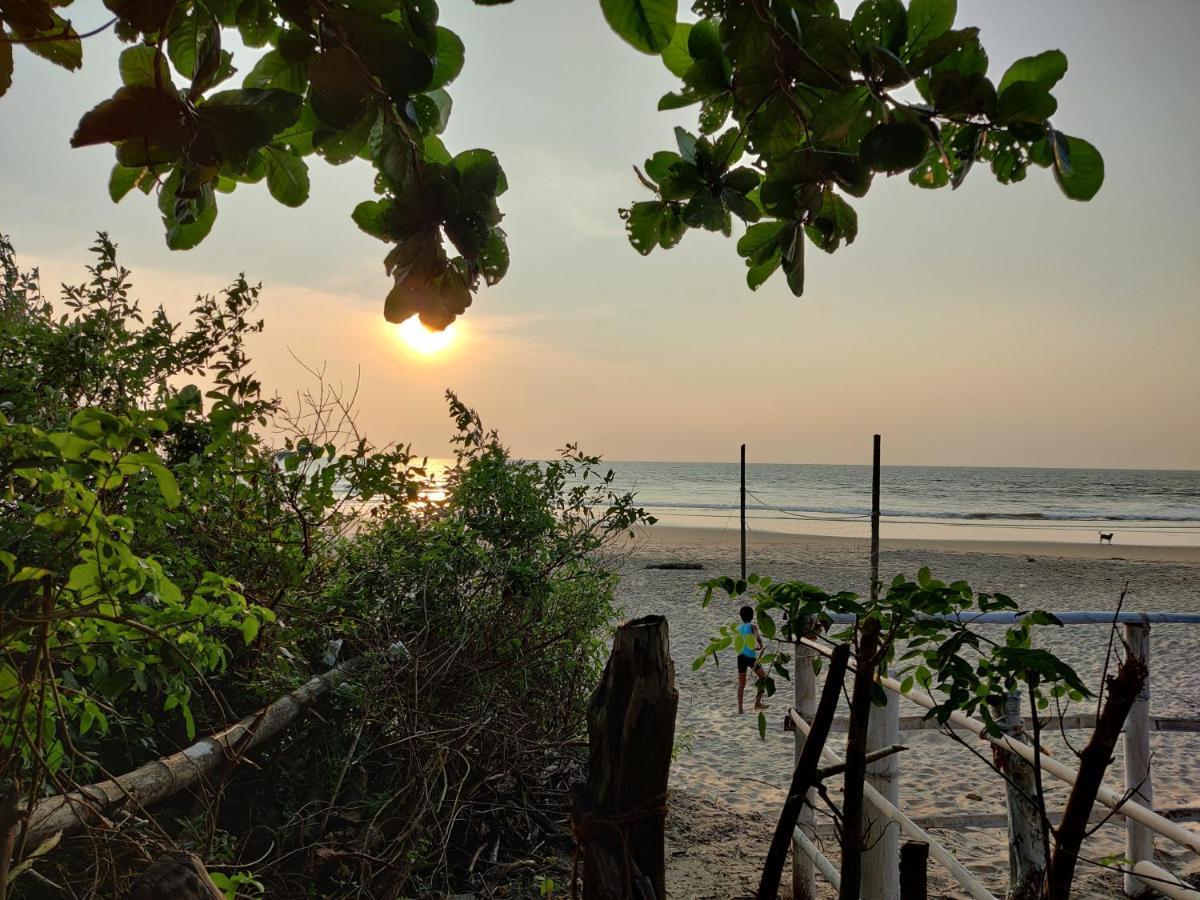 Surya Beach Cafe And Stay Gokarna  Buitenkant foto