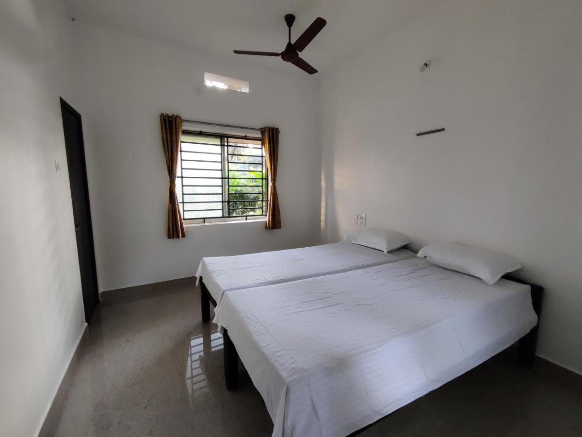 Surya Beach Cafe And Stay Gokarna  Buitenkant foto