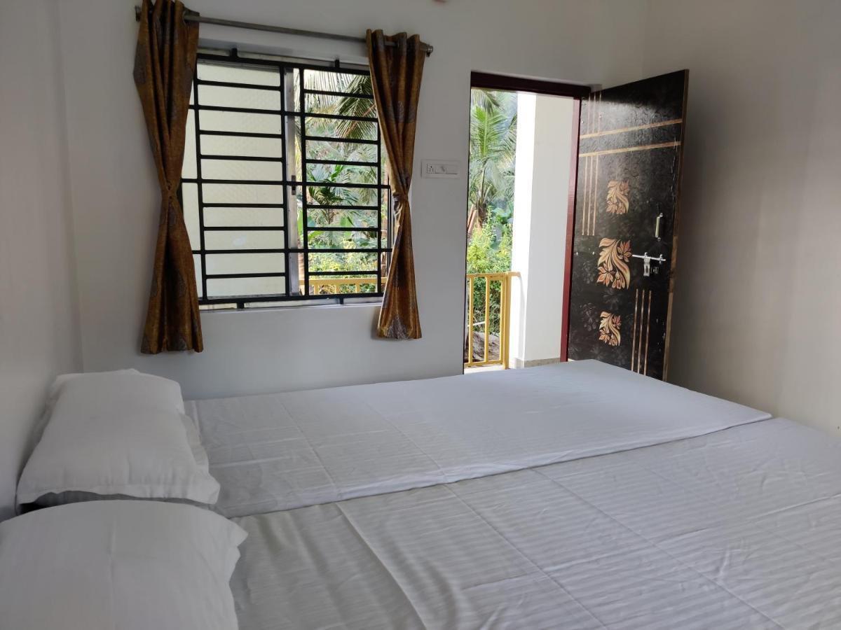 Surya Beach Cafe And Stay Gokarna  Buitenkant foto