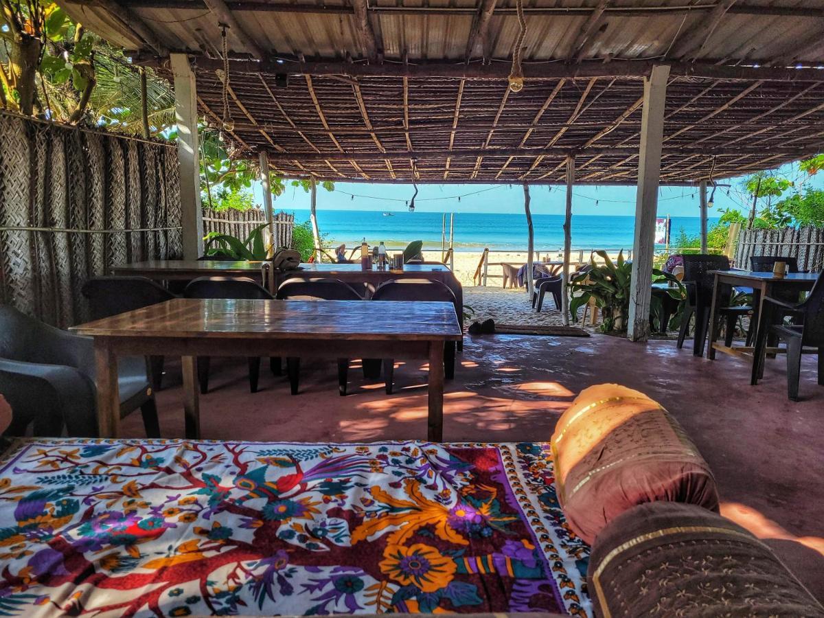Surya Beach Cafe And Stay Gokarna  Buitenkant foto