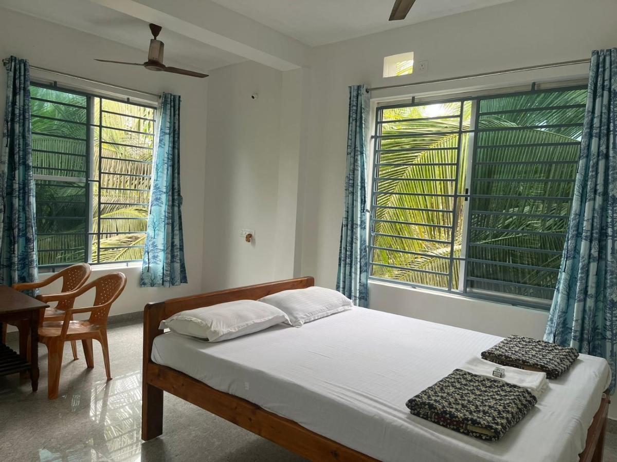 Surya Beach Cafe And Stay Gokarna  Buitenkant foto