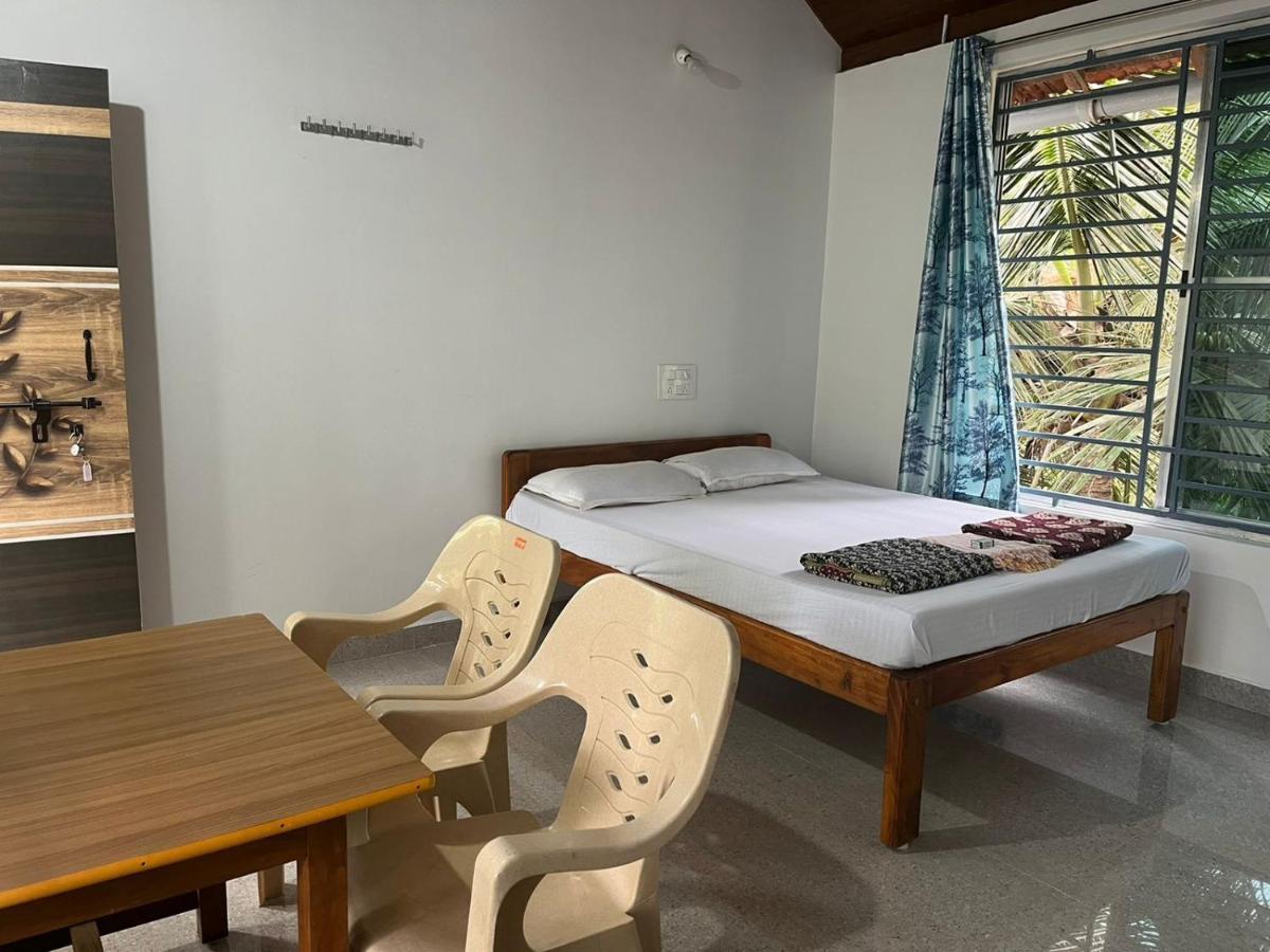 Surya Beach Cafe And Stay Gokarna  Buitenkant foto